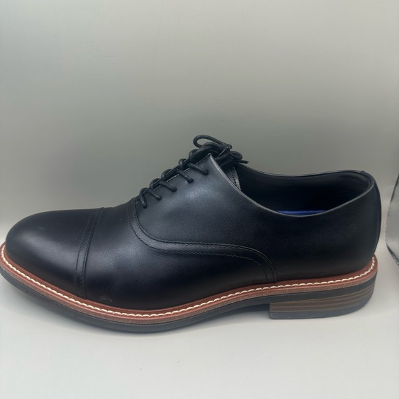 Kenneth Cole Black Oxfords with Tan Sole - Picture 2 of 7
